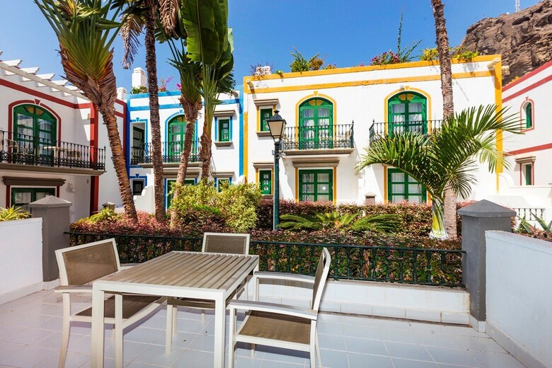 Apartamentos Livvo Puerto De Mog�n