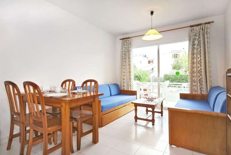 Llevant Apartamentos
