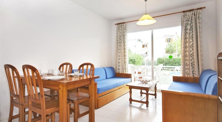 Llevant Apartamentos