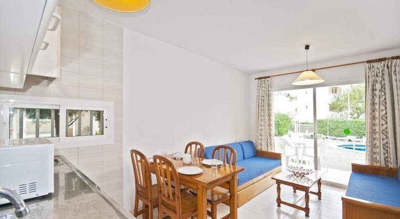 Llevant Apartamentos