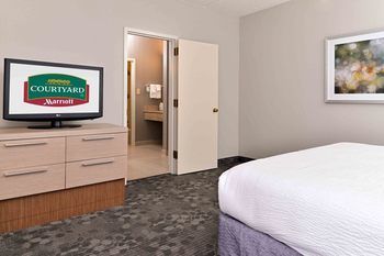 Hotel Courtyard By Marriott Dallas/lbj At Josey