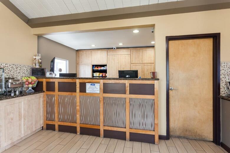 Hotel Howard Johnson By Wyndham National City/san Diego South