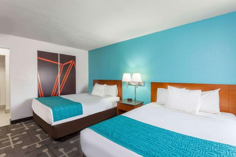 Hotel Howard Johnson By Wyndham National City/san Diego South