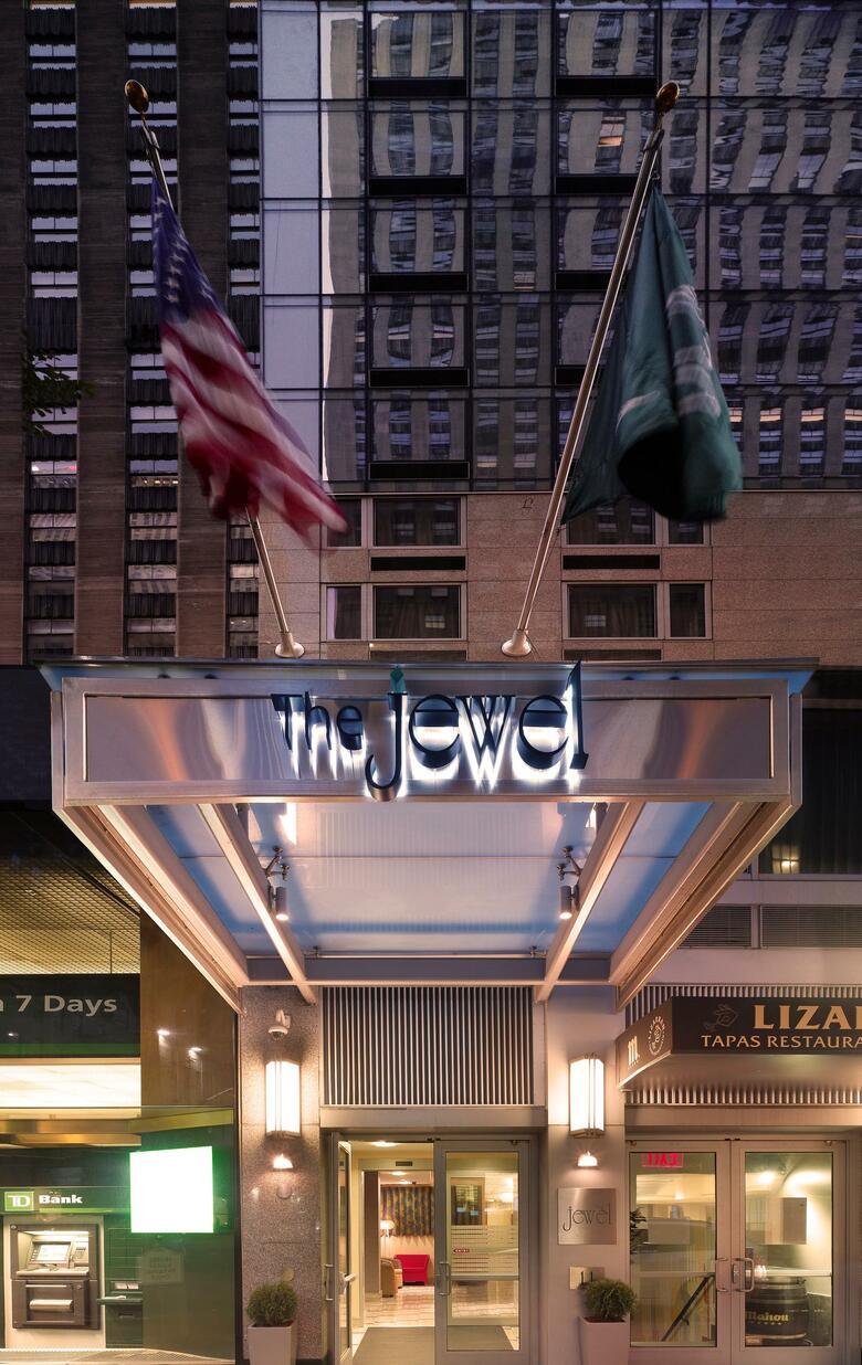 Hotel The Jewel Facing Rockefeller Center