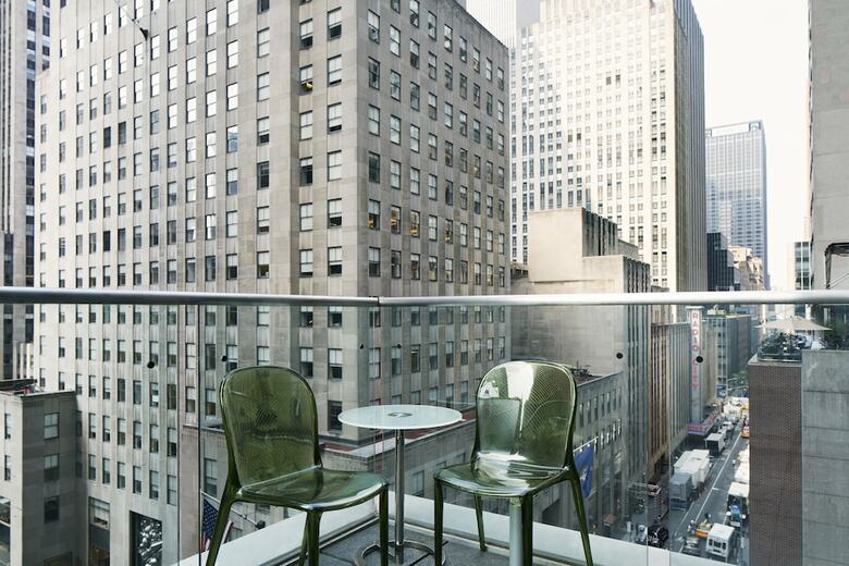 Hotel The Jewel Facing Rockefeller Center