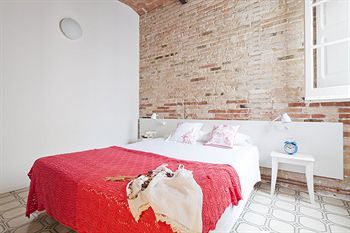 Happy People Sagrada Familia Apartments