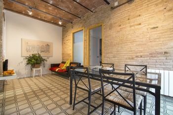 Happy People Sagrada Familia Apartments