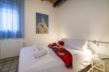 Happy People Sagrada Familia Apartments