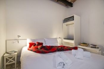 Happy People Sagrada Familia Apartments