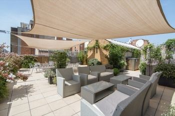 Happy People Sagrada Familia Apartments