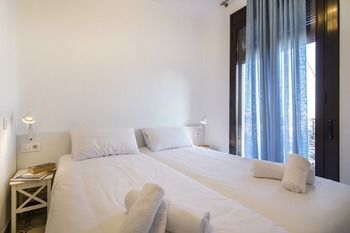 Happy People Sagrada Familia Apartments