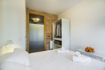 Happy People Sagrada Familia Apartments