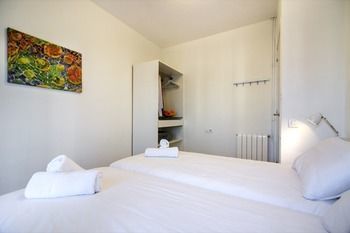 Happy People Sagrada Familia Apartments