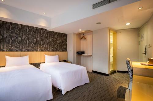 Hotel B