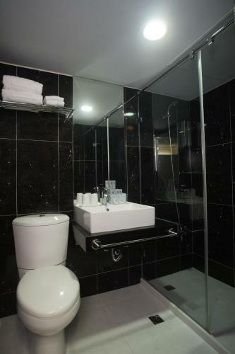 Hotel B