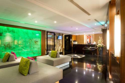 Hotel B