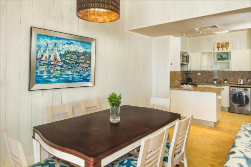 Villa Mariela Escondido Bay
