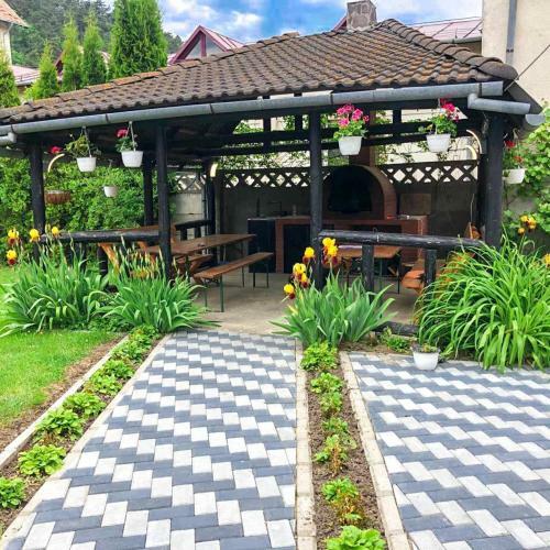 Hostal Pensiunea Carina