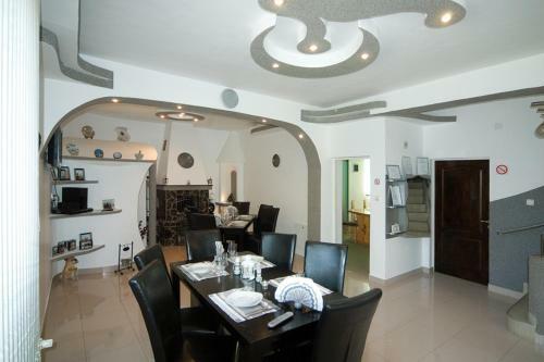 Hostal Pensiunea Carina