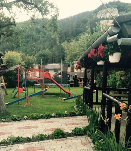 Hostal Pensiunea Carina