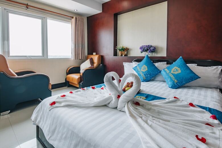 Hostal V Hotel