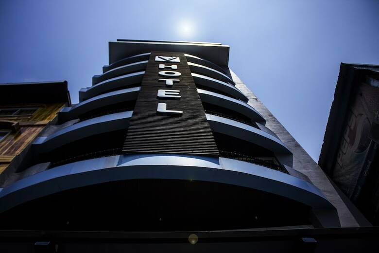 Hostal V Hotel