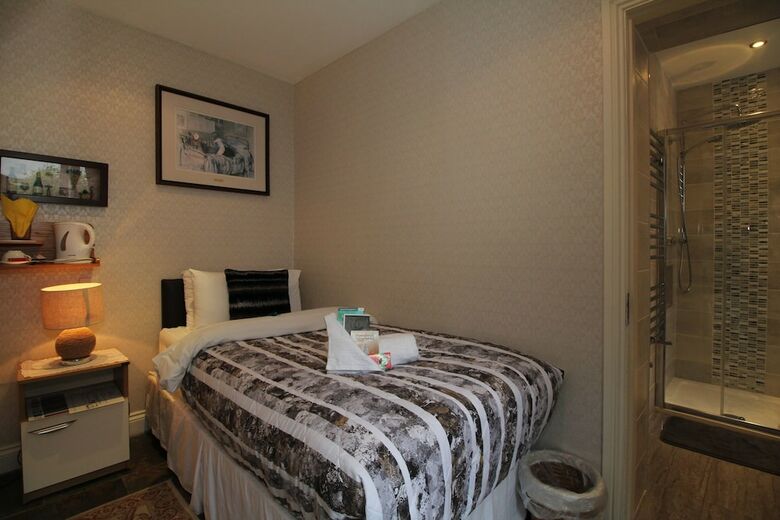 Hostal Donnybrook Hall