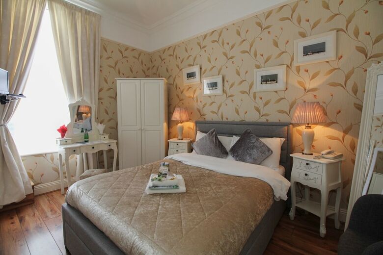 Hostal Donnybrook Hall