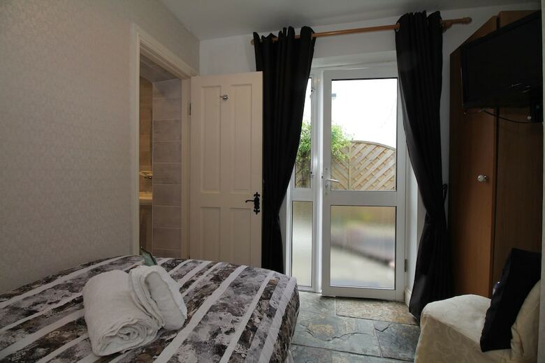 Hostal Donnybrook Hall