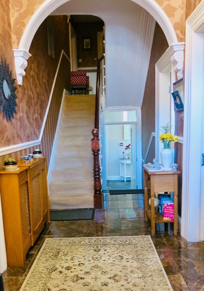 Hostal Donnybrook Hall