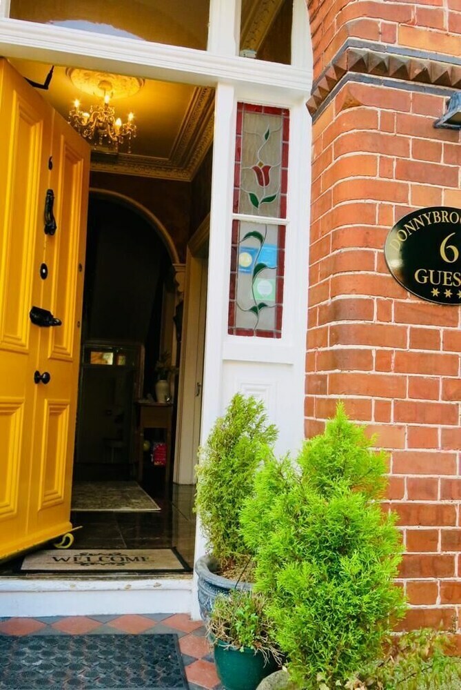 Hostal Donnybrook Hall