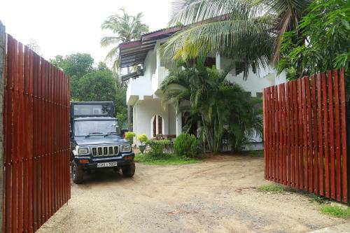 Hostal Shine Park