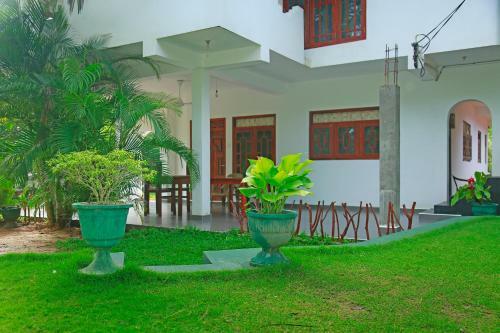 Hostal Shine Park