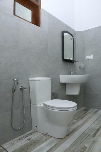 Hostal Shine Park