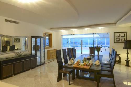 Apartamentos The Penthouse Suite Hotel