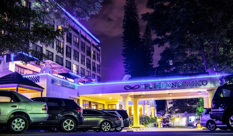 Hotel The Heron Portico