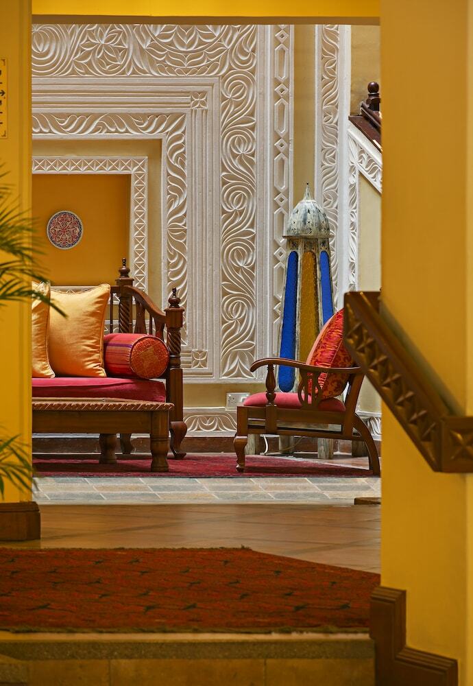 Hotel The Heron Portico