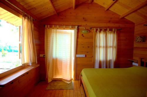 Hostal Pele's Windsong Wood Cottage On The Beach