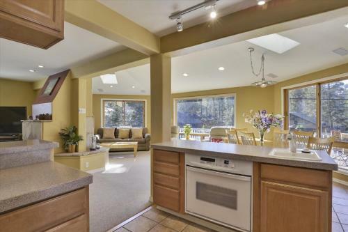 Squaw Chalet By Tahoe Vacation Rentals