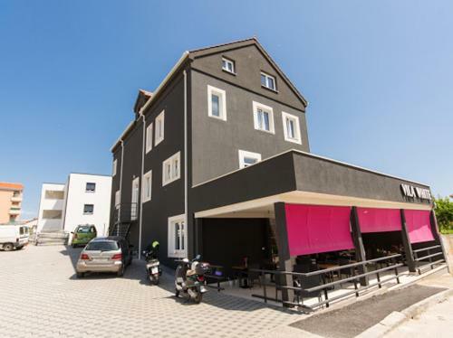 Hostal Villa White