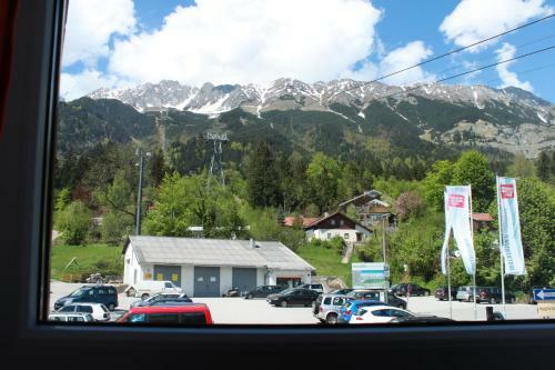 Hostal Caf� Pension Alpina