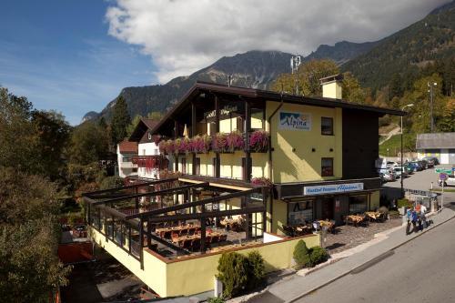 Hostal Caf� Pension Alpina