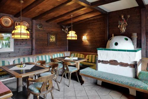 Hostal Caf� Pension Alpina