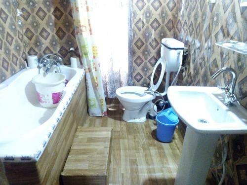 New Retreet Houseboat