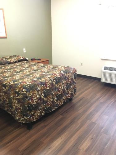 Hotel Inland Suites Elvis