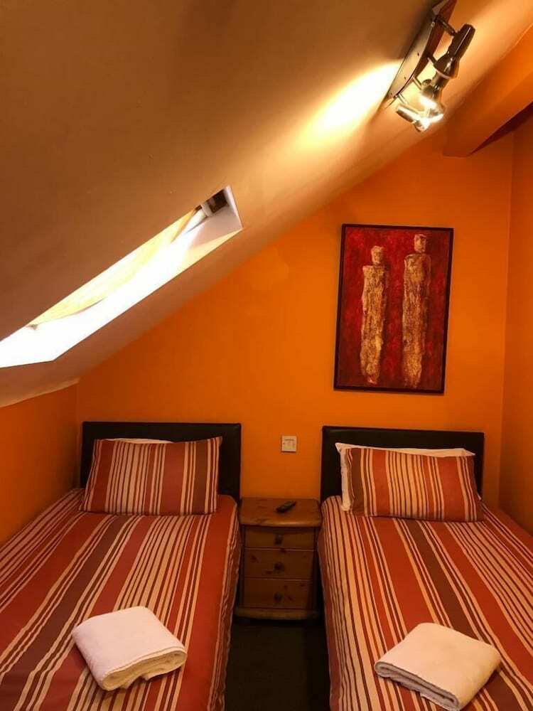 Shanahans B&B With Sports Bar
