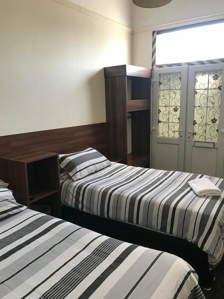Shanahans B&B With Sports Bar