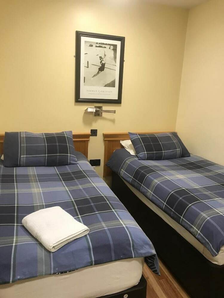 Shanahans B&B With Sports Bar