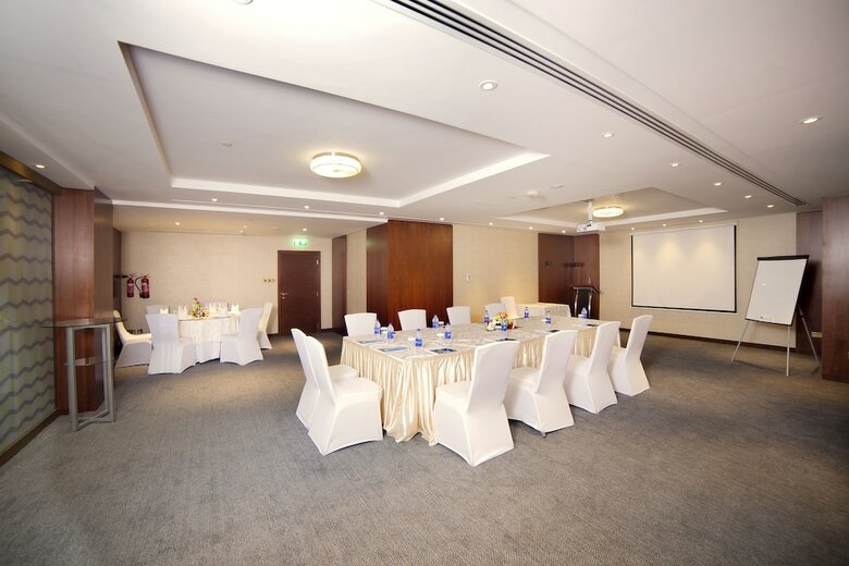 Raviz Center Point Hotel