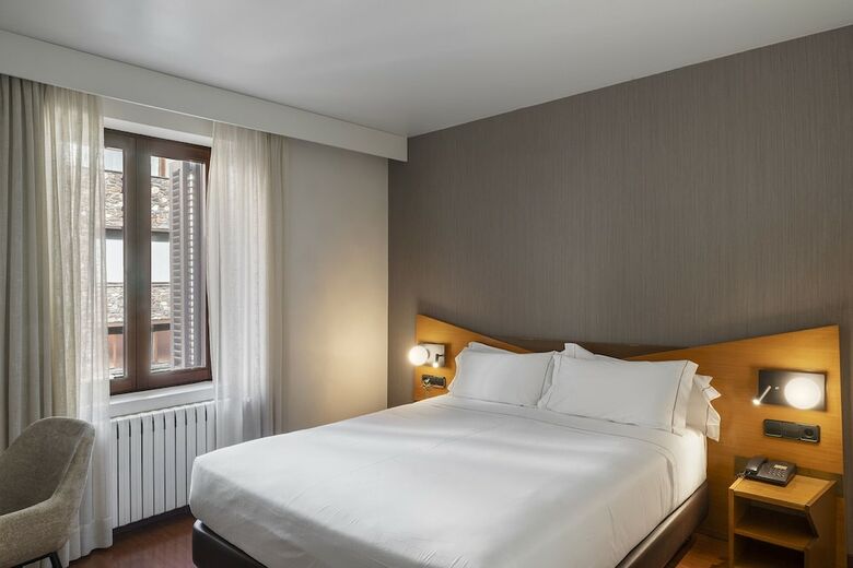 Hotel De L'isard
